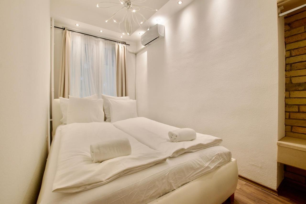 Standard Apartment By Hi5 - Center Of City Center Budapest Ngoại thất bức ảnh